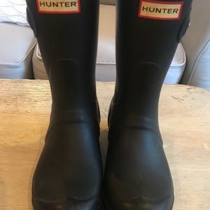 Short matte black hunter boots